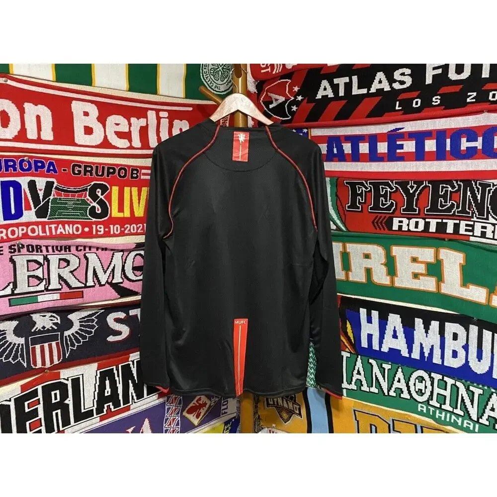 Manchester United | Men’s Large Retro Long-Sleeve Jersey - Picture 7 of 7